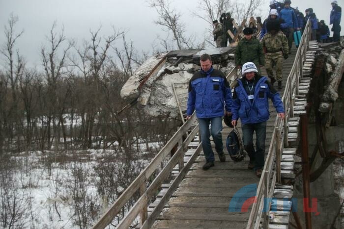Инспекция моста у Станицы Луганской