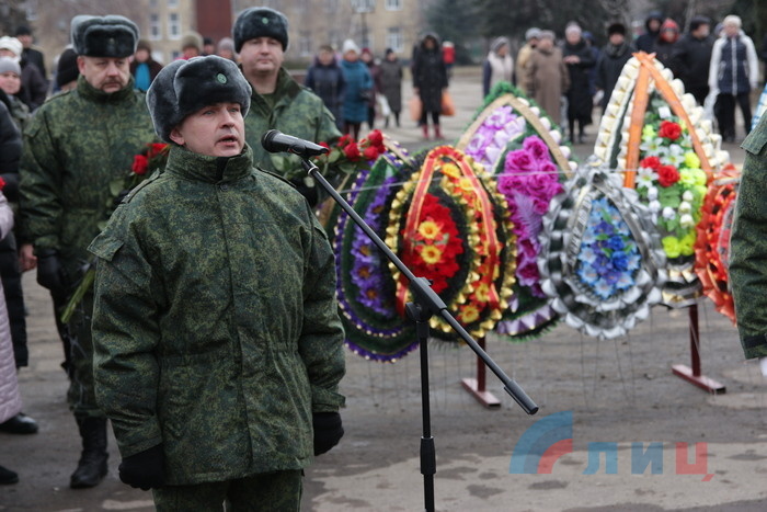 Церемония прощания и похороны погибшего защитника ЛНР, Кировск, 31 января 2020 года