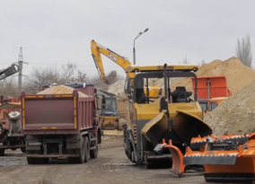 Коммунальщики за неделю обработали противогололедной смесью почти 200 улиц Луганска