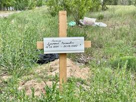 Спецгруппа извлекла из стихийного захоронения в Рубежном останки двоих жертв ВСУ