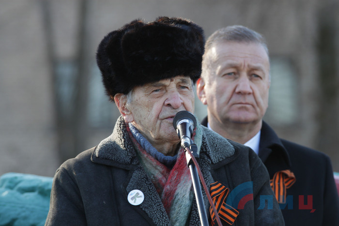 Митинг и передача школьникам копии Знамени Победы, Луганск, 14 февраля 2019 года