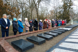Жители Новосветловки на митинге почтили память павших героев Великой Отечественной войны