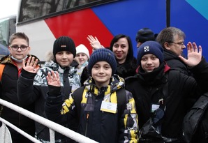 Первая в 2022 году группа детей из ЛНР отправилась в подмосковный лагерь "Снегири"