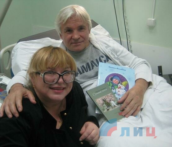 Наталья Лясковская в больнице у вернувшегося из украинского плена Юрия Юрченко