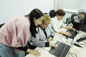Обучение старшего поколения компьютерной грамотности началось в Ресурсном центре НКО