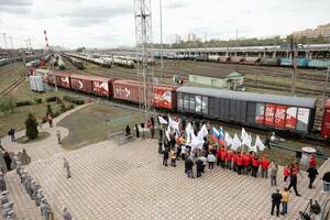 ОНФ и РЖД направили на "Поезде помощи Донбассу" 2,4 тыс. тонн гуманитарного груза