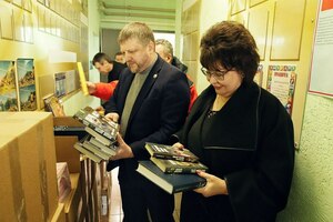Общественники передали Новоайдарскому району около 10 тыс. книг от фонда #КнигиМиру