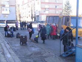 Три автобуса с эвакуируемыми жителями Лутугинщины отправились в РФ – администрация