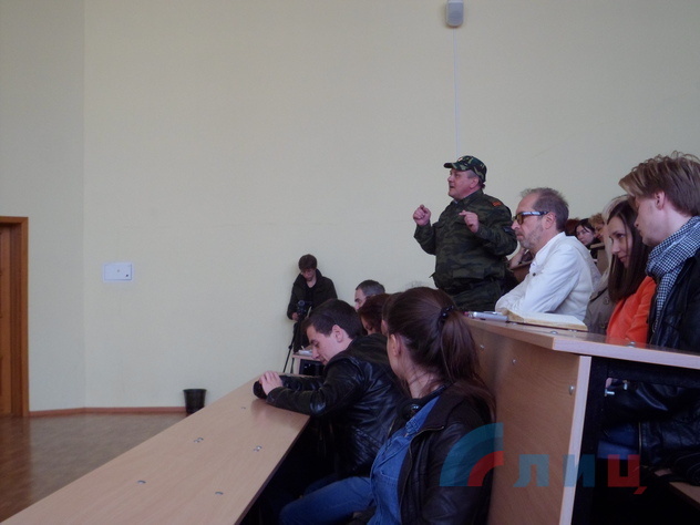 Писатель Захар Прилепин встречается с читателями, Луганск, 14 апреля 2015 года