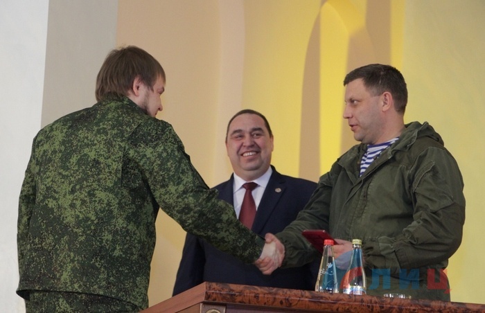 Вручение медалей участникам Дебальцевской операции, Луганск, 17 февраля 2017 года