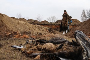 Спецгруппа с начала работы извлекла из захоронений в ЛНР останки 292 жертв ВСУ