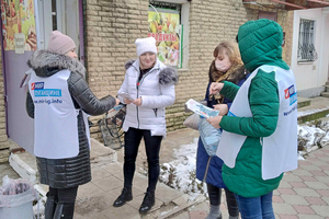 Первомайские общественники раздали горожанам 150 буклетов о выдающемся земляке