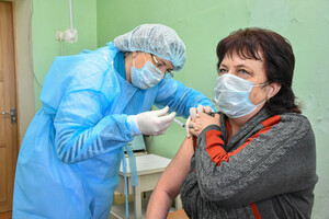 Луганская больница № 4 с февраля 2021 года вакцинировала от COVID-19 более 13 тыс. человек