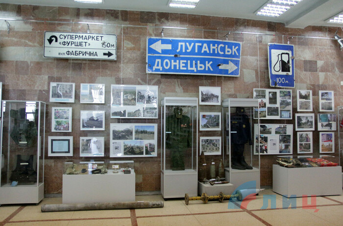 Выставка в Луганском краеведческом музее, посвященная четвертой годовщине авиаудара ВСУ по ЛОГА, Луганск, 2 июня 2018 года