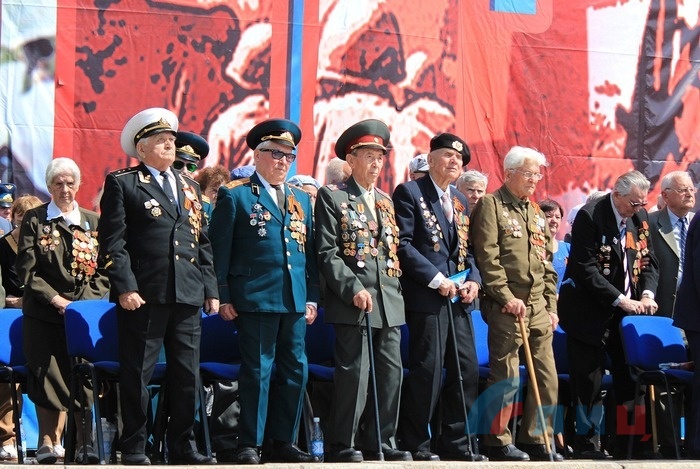 Парад Победы в Луганске, 9 мая 2016 года