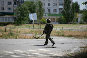 Russian engineers begin to demine central Severodonetsk