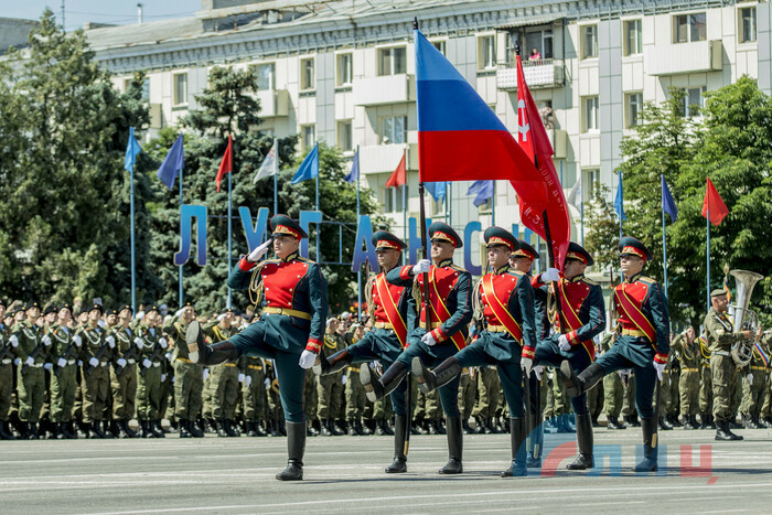 Военный парад, посвященный 75-й годовщине Победы в Великой Отечественной войне, Луганск, 24 июня 2020 года