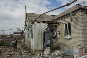 ВСУ с начала СВО разрушили и повредили в ЛНР 3 931 дом и 494 объекта инфраструктуры - СЦКК