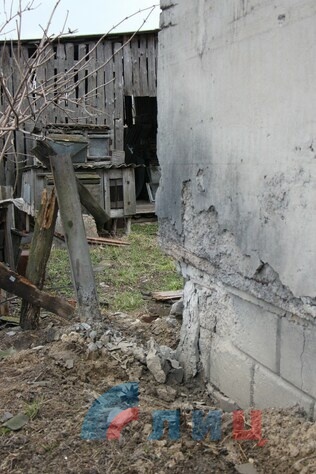Последствия обстрела села Веселая Гора со стороны ВСУ, 27 марта 2017 года
