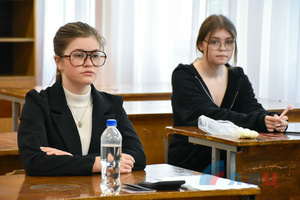 Более 6,7 тыс. одиннадцатиклассников в ЛНР написали итоговое сочинение