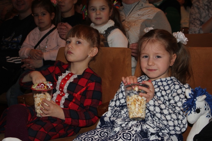 Премьера "Красной Шапочки" состоялась в Луганском театре кукол