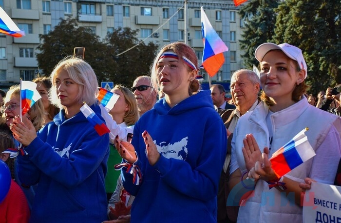 Митинг, посвященный вхождению ЛНР в состав России, Луганск, 30 сентября 2022 года