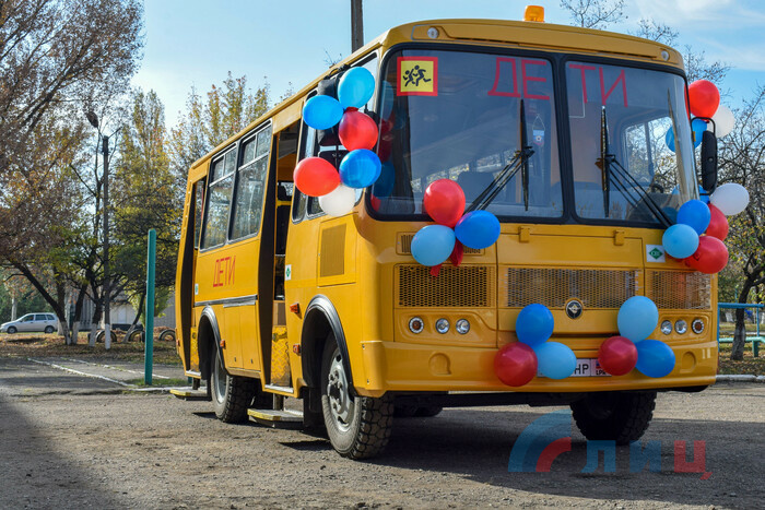 Желтые автобусы дети. Школьный автобус. Школа автобус. Школьный автобус ПАЗ. Автобус ПАЗ дети.