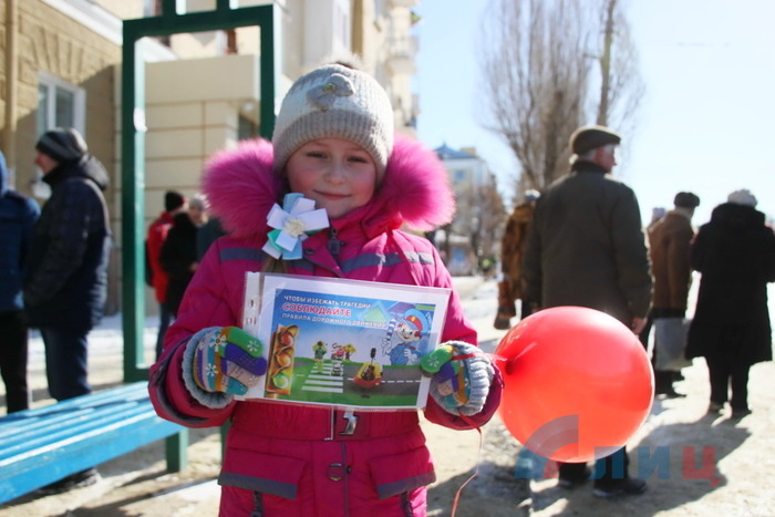 Акция "Соблюдайте правила дорожной безопасности", Луганск, 16 февраля 2017 года