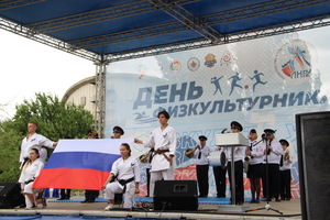 Торжества ко Дню физкультурника в Луганске открыли фестиваль спорта в Республике