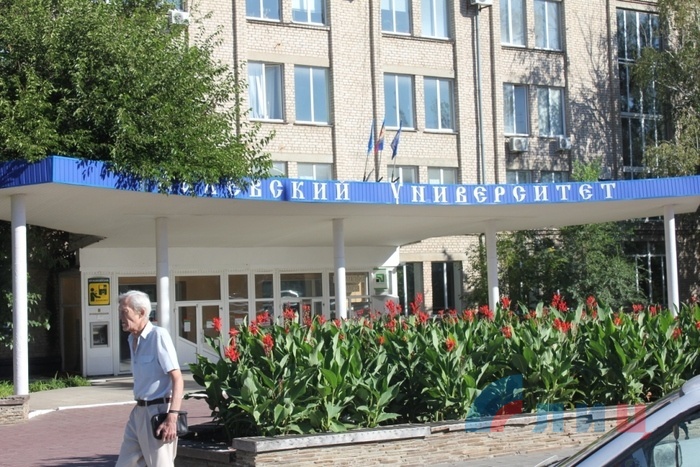 Урок мужества в Далевском университете, Луганск, 1 сентября 2016 года