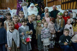 Первые 100 детей участников СВО приняли участие в новогодней профсоюзной елке