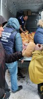 Волонтеры доставили жителям Попасной "борщевые наборы" и хлеб