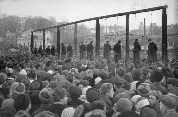 Судебный процесс над гитлеровцами и их казнь на площади Калинина, Киев, 1946 год. Фото из открытых источников
