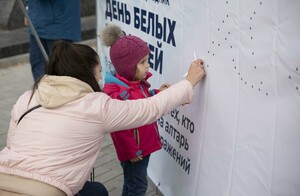 Акция памяти павших воинов проходит у Могилы Неизвестного солдата в Луганске