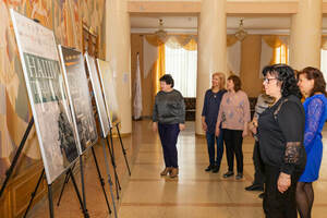 Выставка о Гагарине в День космонавтики открылась в театре на Оборонной