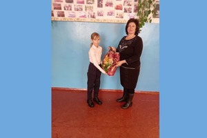 Предприниматель в рамках акции исполнила желание юной жительницы Лутугинского района