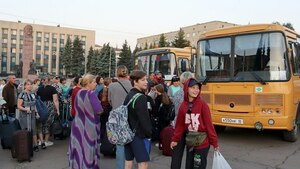 Почти полторы сотни детей из Антрацита отправились на отдых в Калмыкию