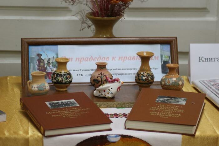 Открытие выставки гончарных изделий мастеров Краснодонского района, Луганск, 6 марта 2017 года