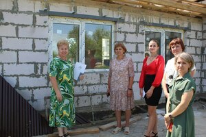 Сенатор от ЛНР проинспектировала восстановление детсада и школы в Новопсковском районе