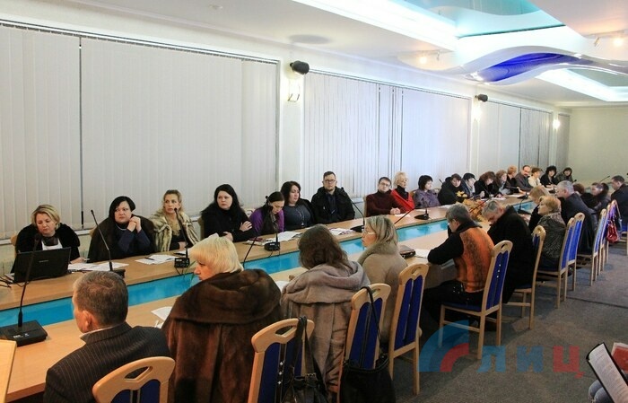 Заседание "круглого стола" о стратегических приоритетах развития ЛНР, Луганск, 10 февраля 2017 года