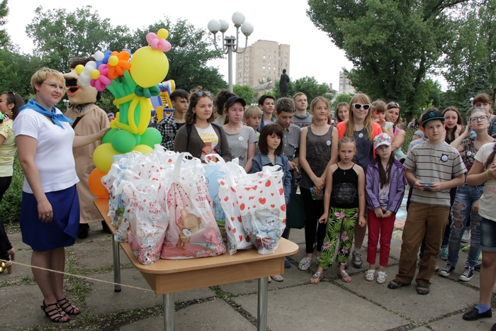 Флешмоб "Дети Донбасса за мир", Луганск, 1 июня 2017 года