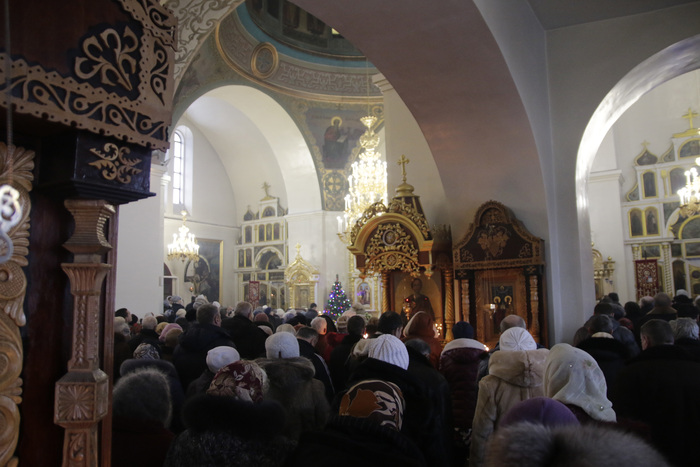 Молебен, посвященный Крещению Господнему в Свято-Петропавловском кафедральном соборе, Луганск, 19 января 2018 года