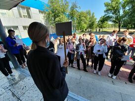 Выпускники в Луганске и Краснодоне приступили к сдаче ЕГЭ по литературе и химии