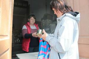 Общество Красного Креста ЛНР передало продукты 300 размещенным в Старобельске беженцам