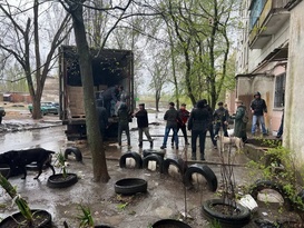 Сотрудники МЧС ЛНР и "Ночные волки" доставили гумпомощь жителям Рубежного