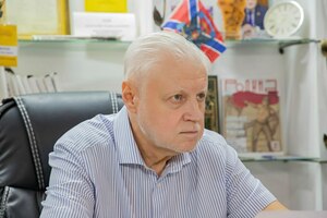 Лидер "Справедливой России" Сергей Миронов встретился в Луганске с медиками и учителями
