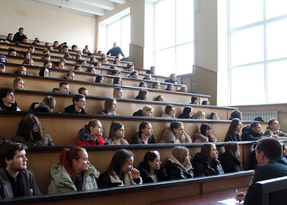 Жители ряда регионов РФ проявили интерес к обучению в вузах ЛНР