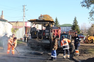 Специалисты планируют к 1 декабря завершить ремонт дороги от Танюшевки до Старобельска