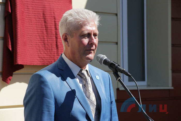 Церемония открытия мемориальной доски первому председателю Совмина ЛНР Геннадию Цыпкалову, Хрящеватое, 21 июня 2018 года