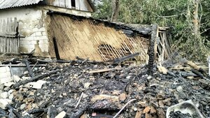 Homes damaged in Kiev artillery attacks on Privolye, Kremennaya